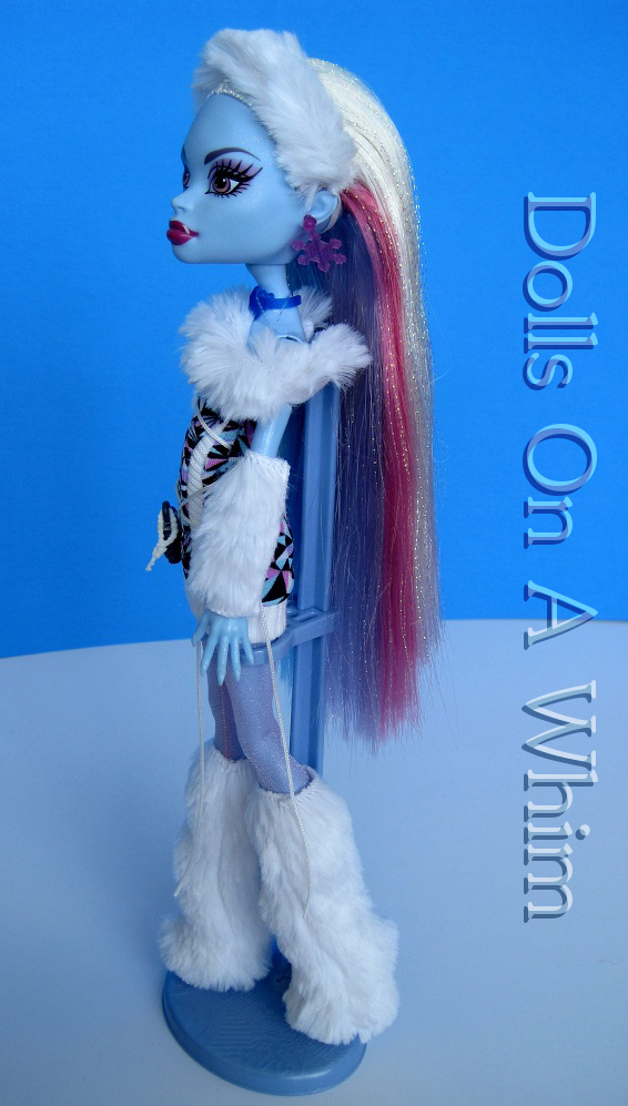 Monster High Doll, Abbey Bominable Yeti Fashion Doll with Pet Mammoth and  Themed Accessories